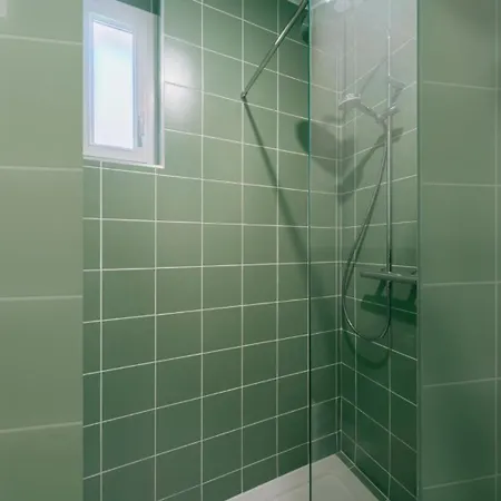 Stunning 1 Bedroom In *